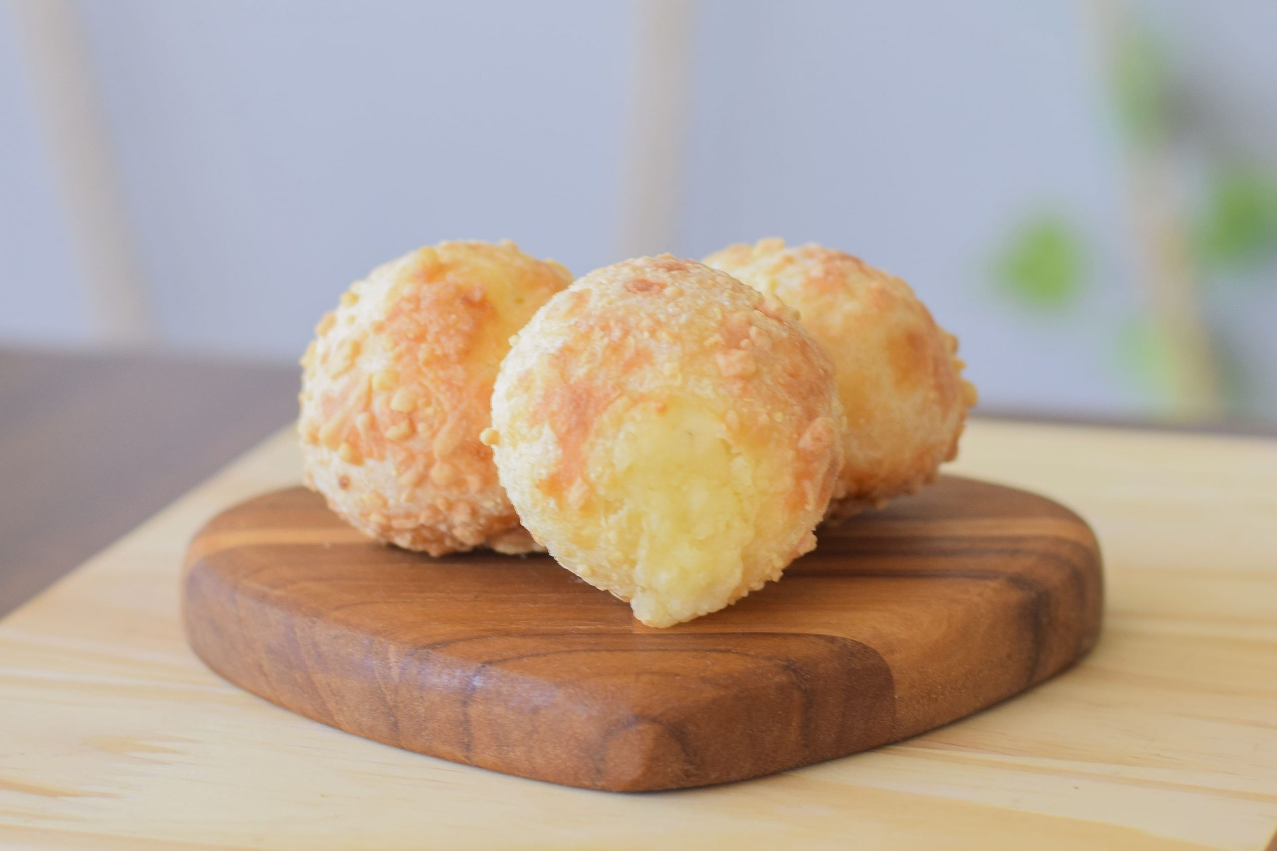 Pão de queijo recheado