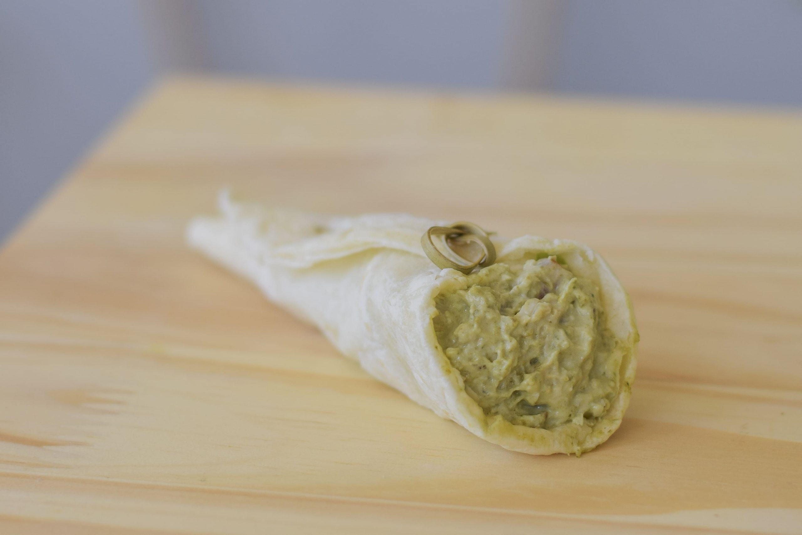 Wrap frango com molho pesto